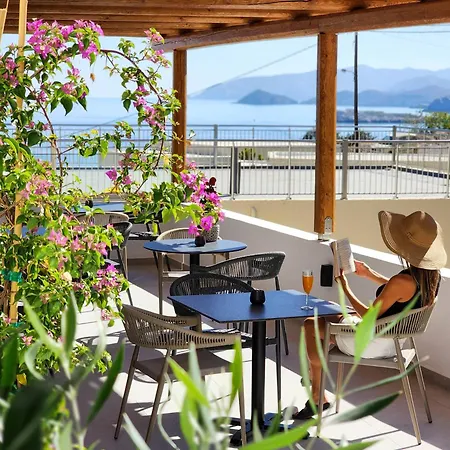 Zoe Boutique Hotel 3*