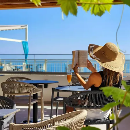 Zoe Boutique Hotel 3*